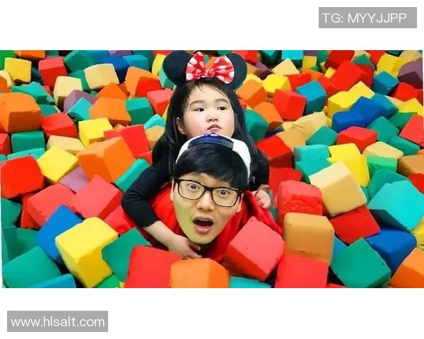 足球明星与萌娃的温馨互动视频展现亲子时光的快乐与感动