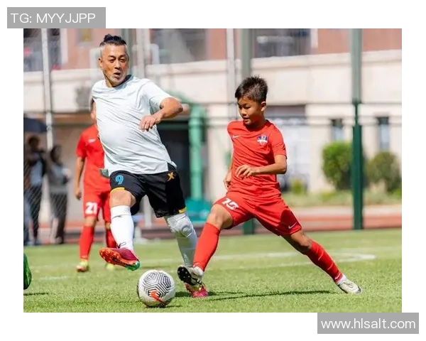 足球明星与粉丝的温馨互动瞬间展现真情与热爱